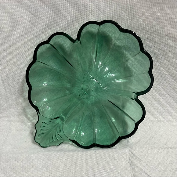 Vtg Green Glass Dish Three Leaf Clover Candy Nut Trinket Tray Carnival Glass MCM - Picture 3 of 13